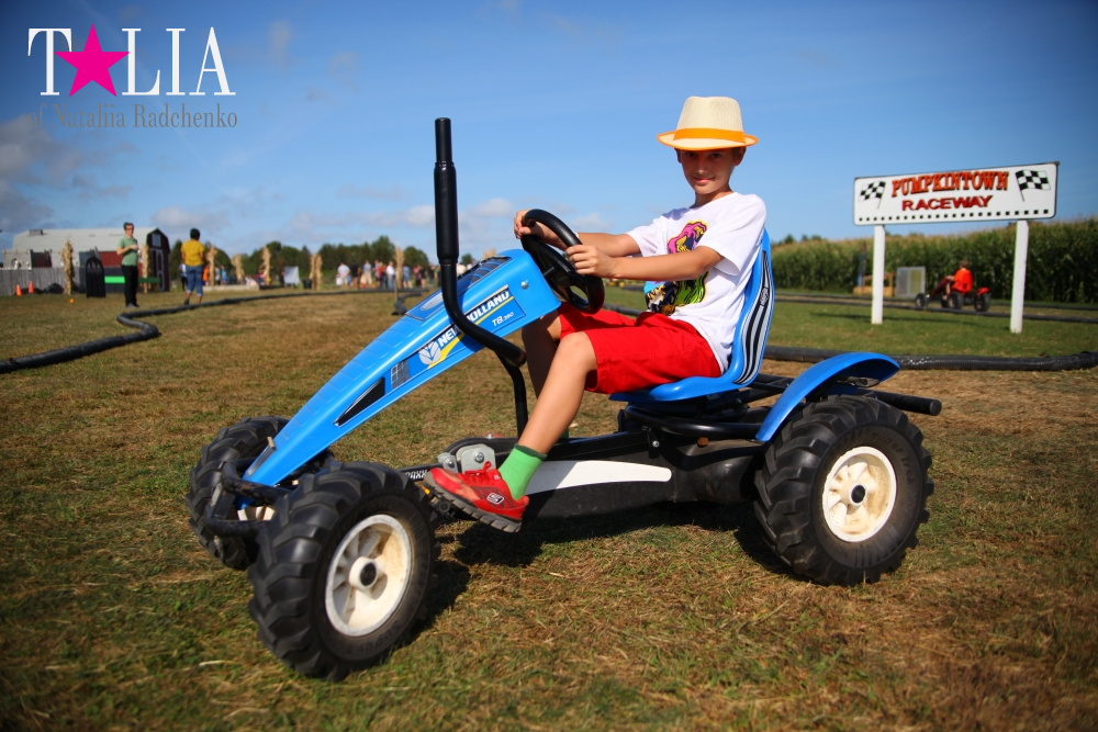 Кукурузный лабиринт и катание в бочках в HANK'S PUMPKINTOWN, the Hamptons, NY